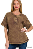 42POPS - .SI-26055 Washed Raw Edge Detailed Button Closure Top