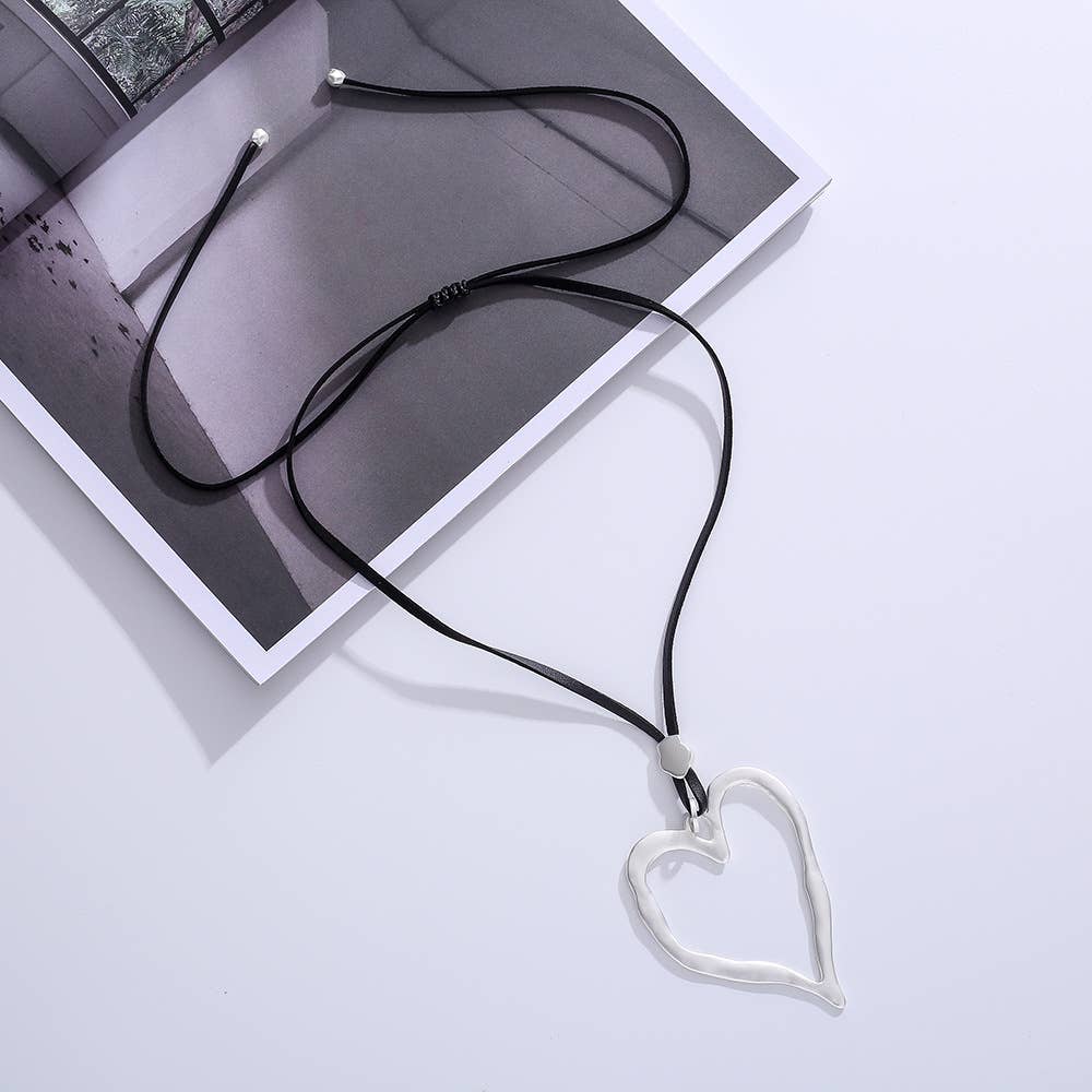 Ole - Hollow Heart Shaped Necklace