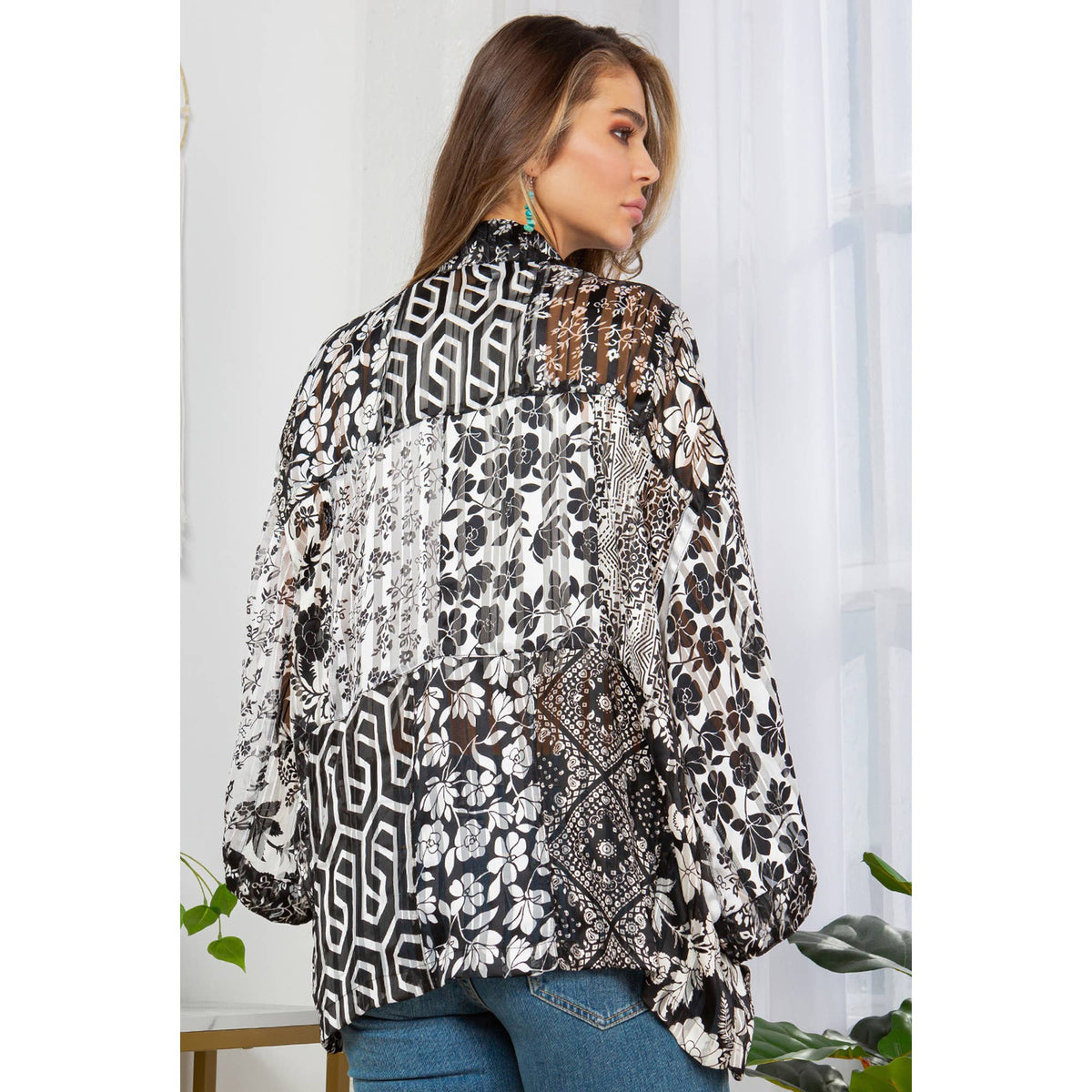 YOUNG THREADS - Embracing 60s Chic With A Western Kimono Top