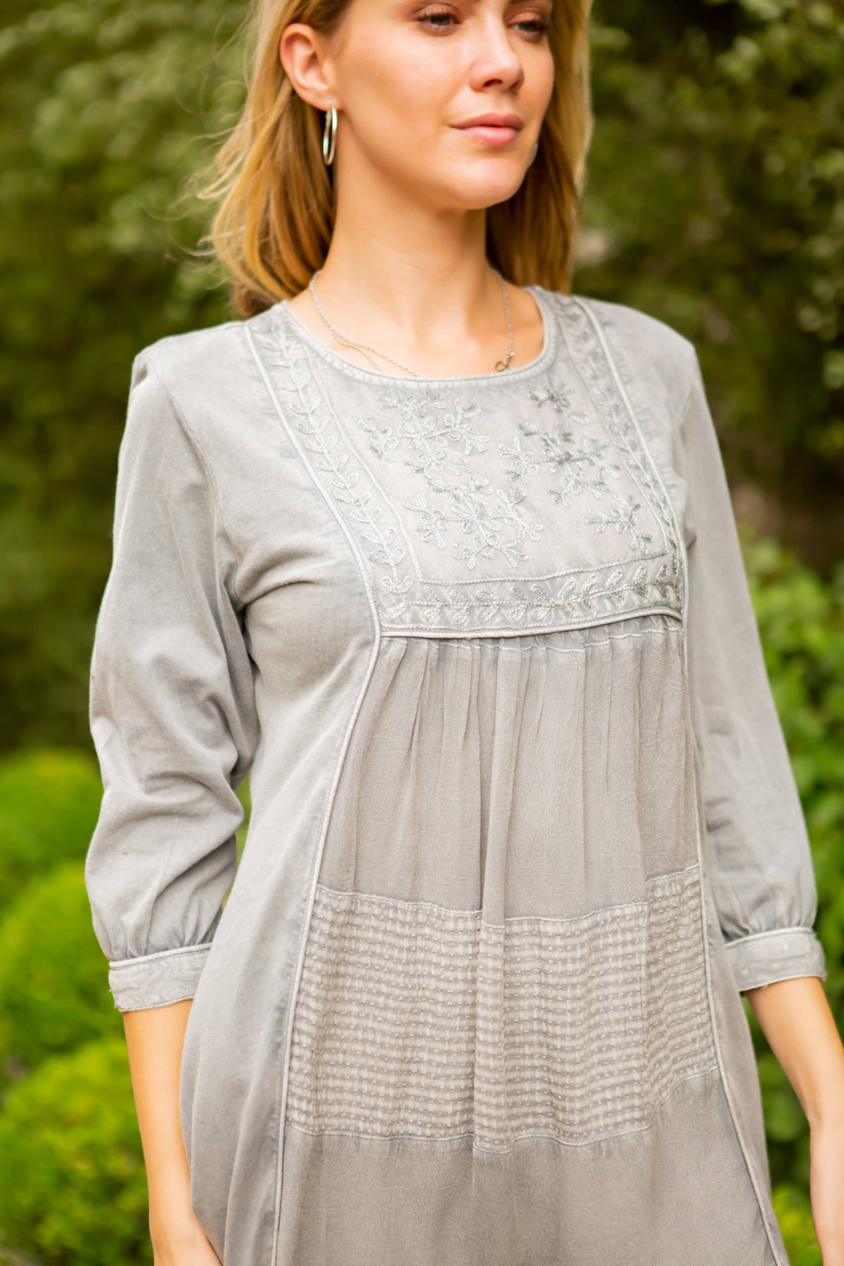 Light grey / S