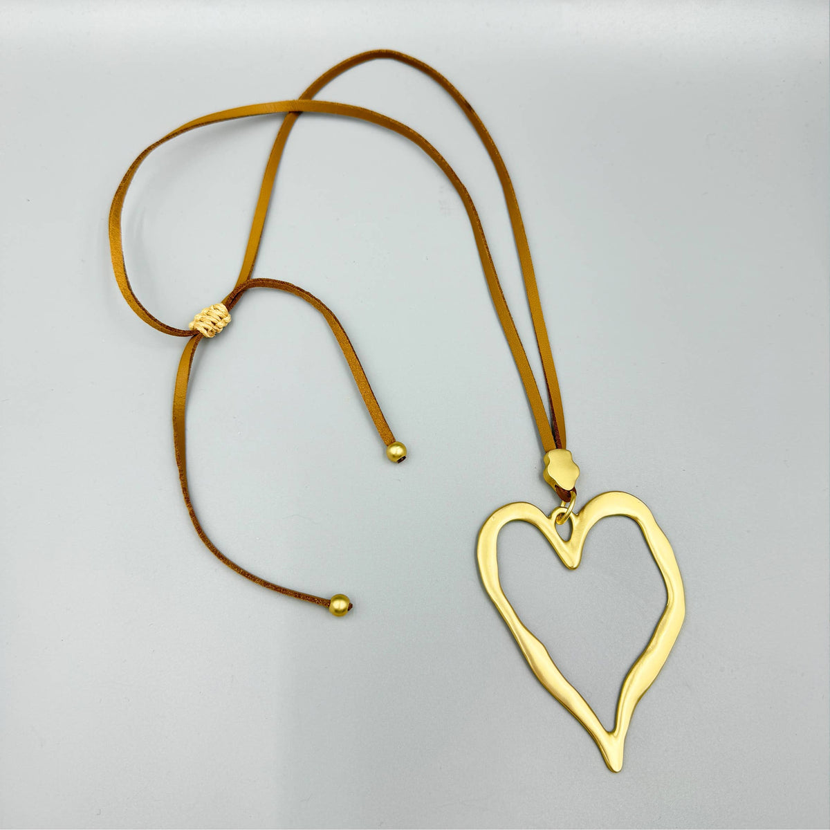 Ole - Hollow Heart Shaped Necklace