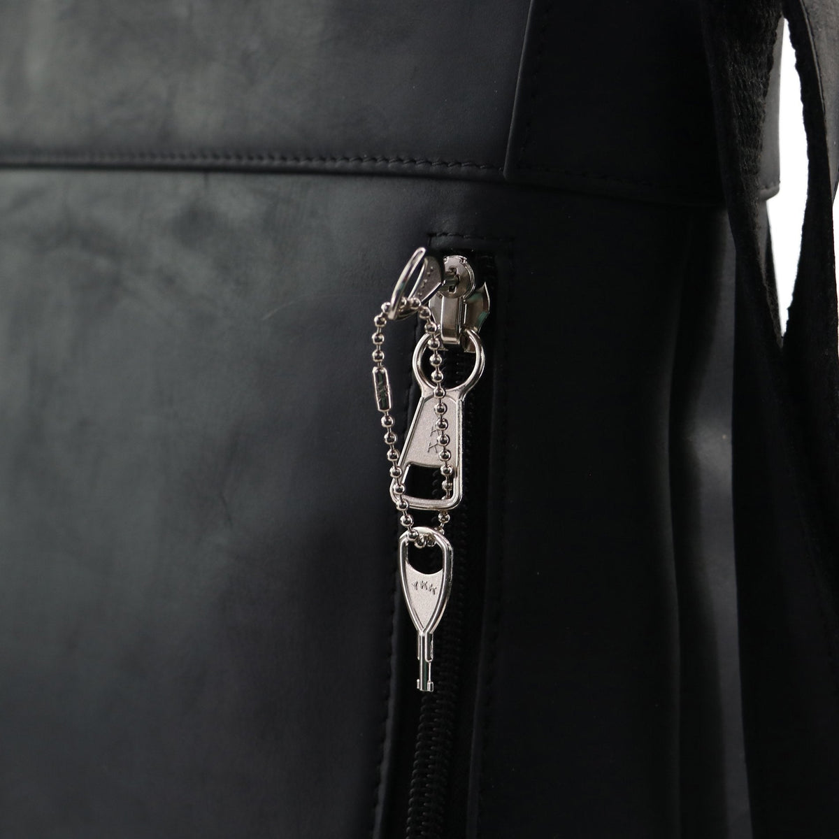 Concealed Carry Delaney Unisex Leather Crossbody by Lady Conceal