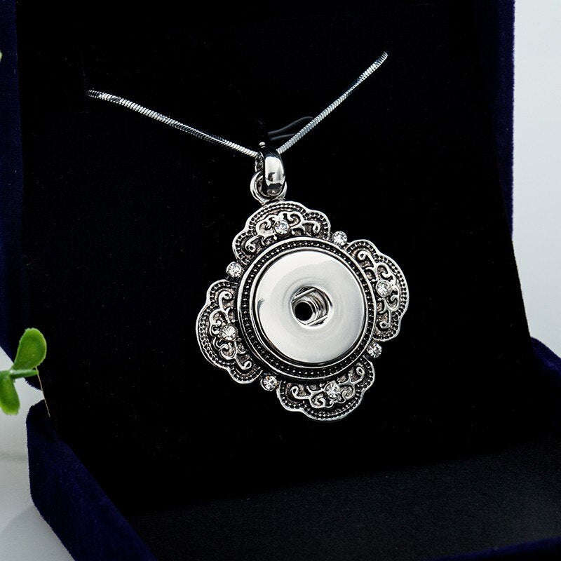 Pendant Style Sandy Snap Interchangeable Charm Necklace